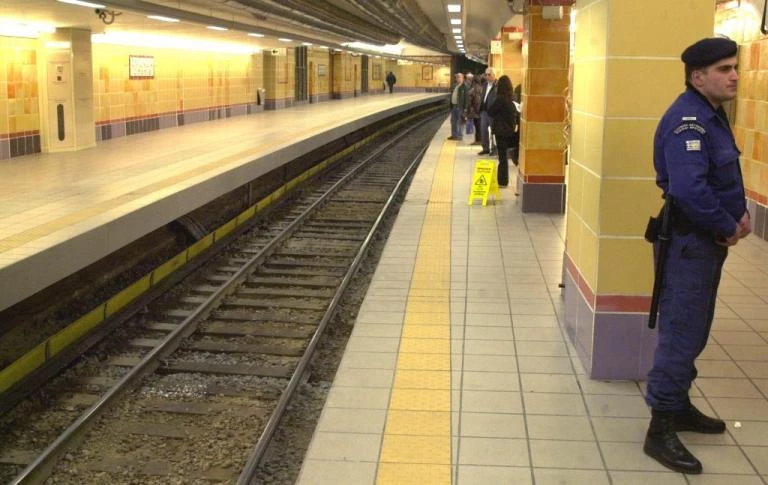 Ανθρωποκυνηγητό στις ράγες του Ηλεκτρικού! Ακινητοποιήθηκαν συρμοί